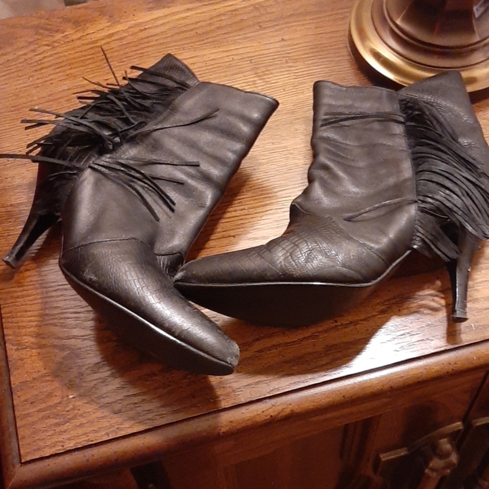 1/2 PRICE🔻Wild Pair Black Leather Ankle Boots Size  7 Vintage - Picture 7 of 9